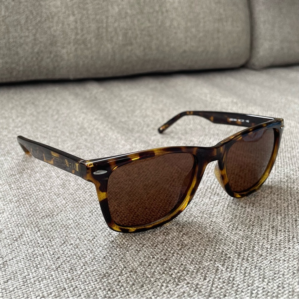 Vintage Tommy Hilfiger Tortoise Shell Wayfarer-Style sunglasses